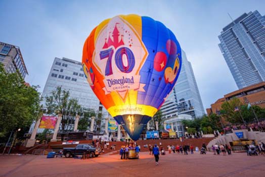 lleva su globo del 70