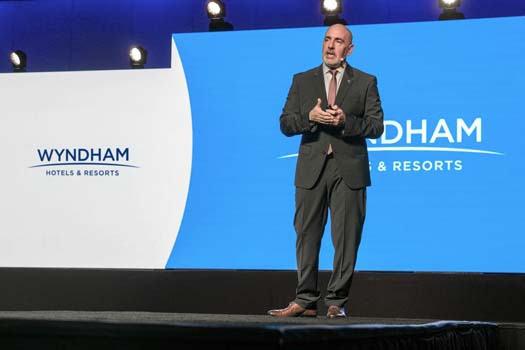 Wyndham supera los 300