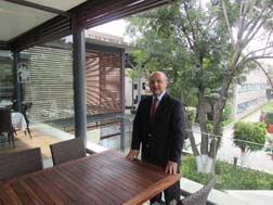Rafael Guerrero, rector de CESSA, en las excelentes instalaciones de la universidad. 