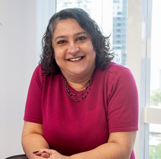 Elisa Carneiro headshot